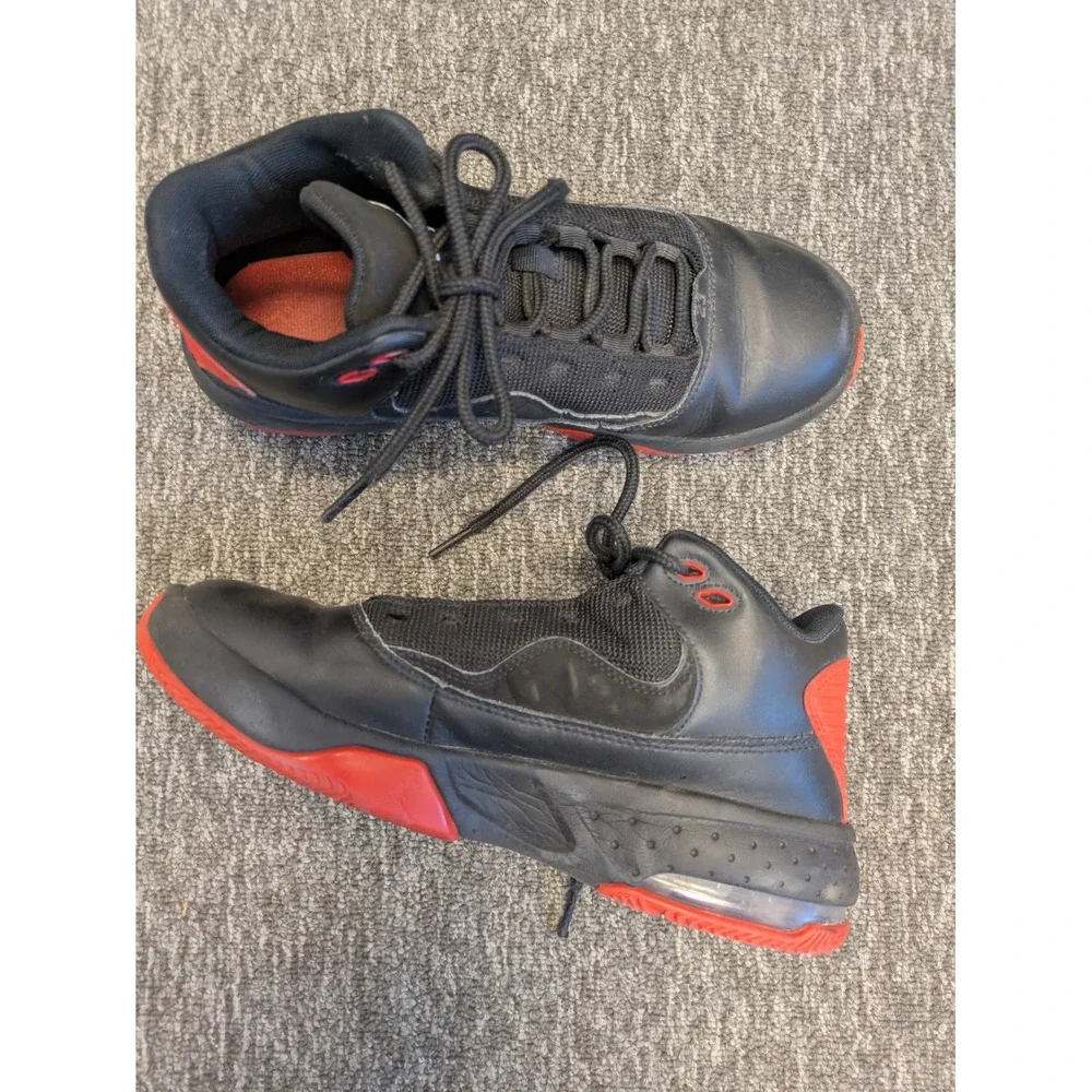 Kids Jordan Basketball Shoes Black Red Size 5.5Y‎ Youth Sneakers